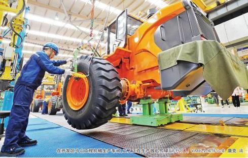 制造业特色产业园"签约发布仪式,集中推介发布了高端合成材料制品产业